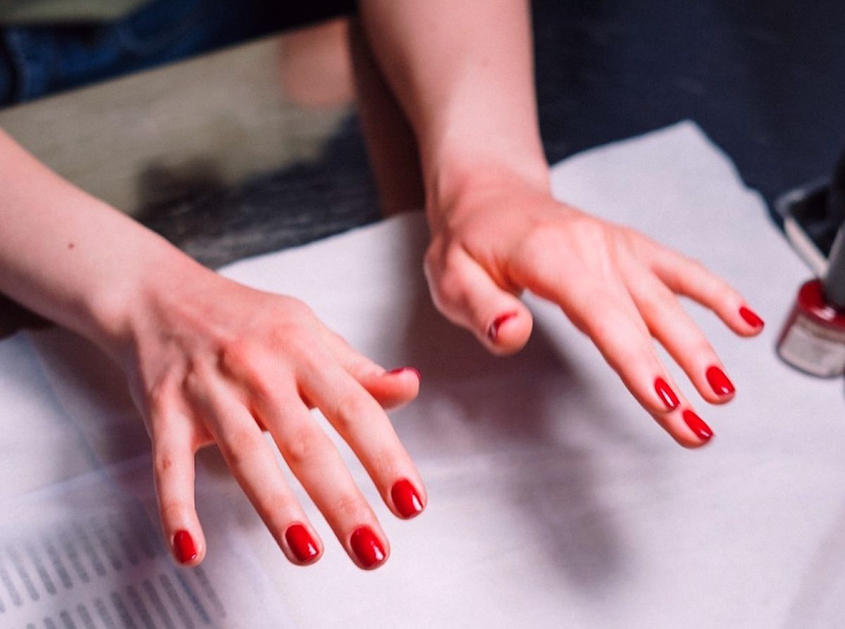 ¿Cómo hacer que el esmalte de uñas dure más tiempo (sin que sea permanente)? 
